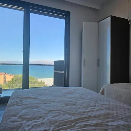 Cesmede Denize Sifir Villa Çeşme