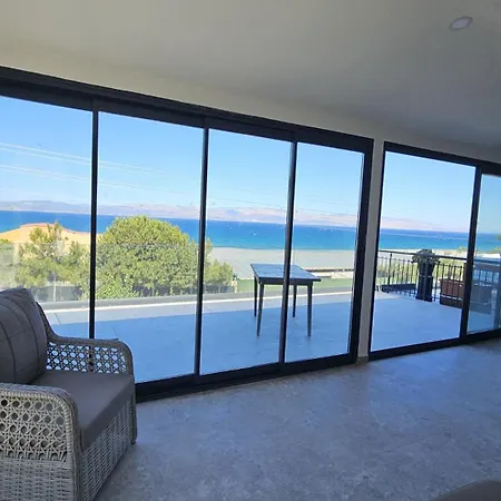 Cesmede Denize Sifir Villa